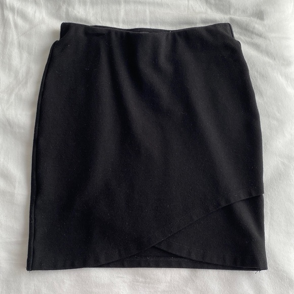 XXS - Aritzia - Talula black skirt - Picture 2 of 5